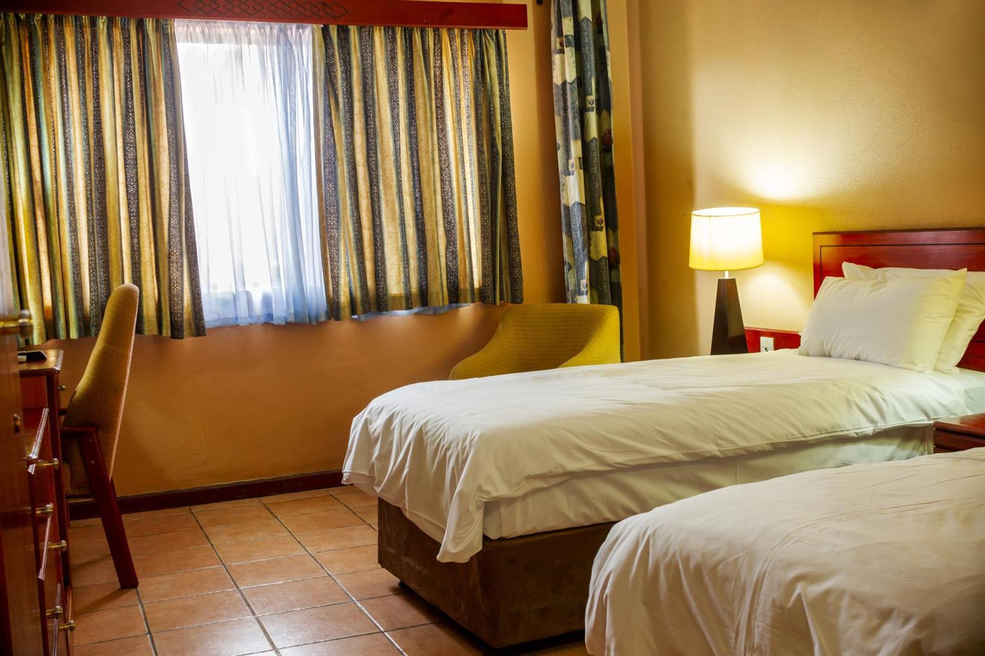 M'Kango Golfview Hotel Lusaka Buitenkant foto