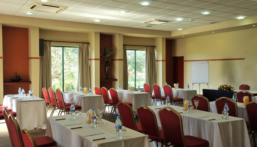 M'Kango Golfview Hotel Lusaka Buitenkant foto