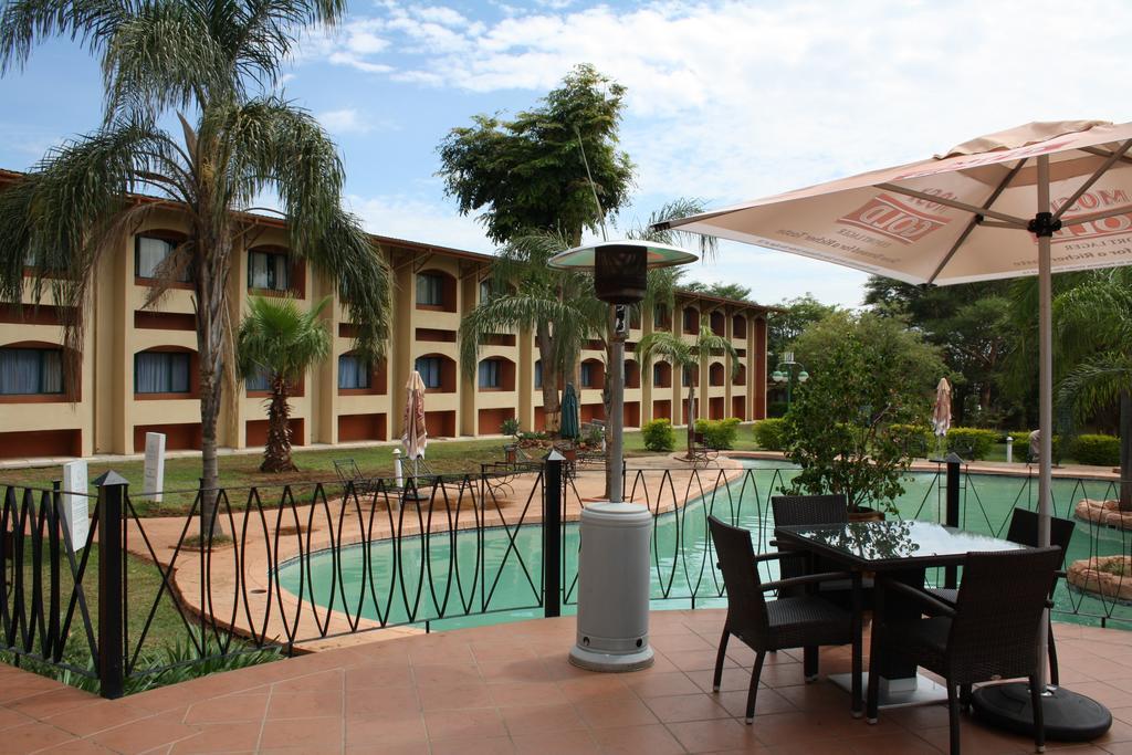 M'Kango Golfview Hotel Lusaka Buitenkant foto
