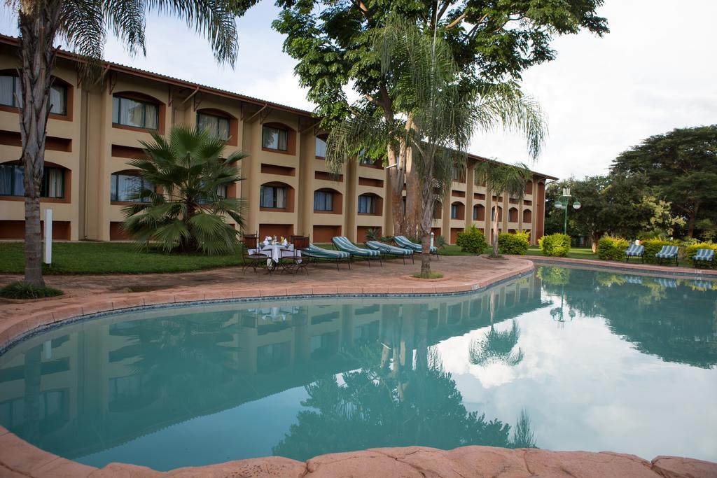 M'Kango Golfview Hotel Lusaka Buitenkant foto