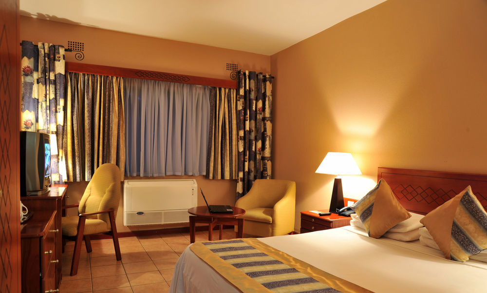 M'Kango Golfview Hotel Lusaka Buitenkant foto