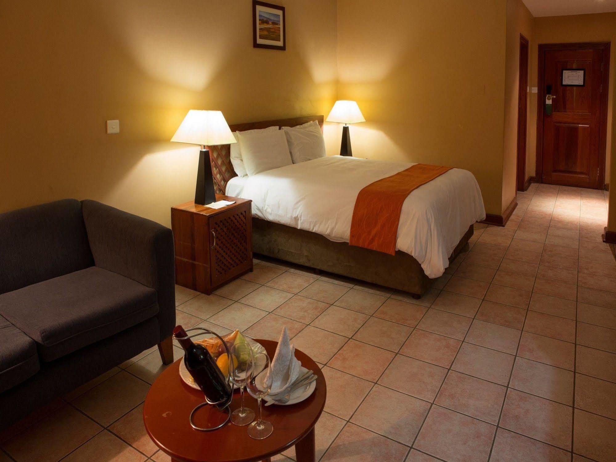 M'Kango Golfview Hotel Lusaka Buitenkant foto