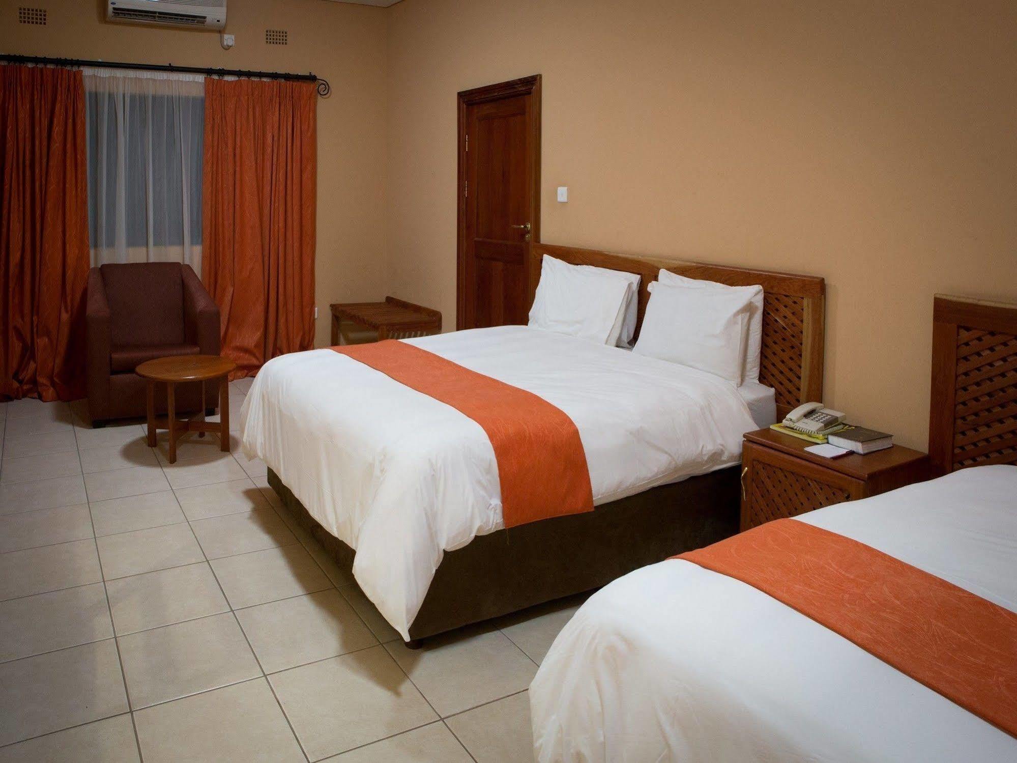 M'Kango Golfview Hotel Lusaka Buitenkant foto