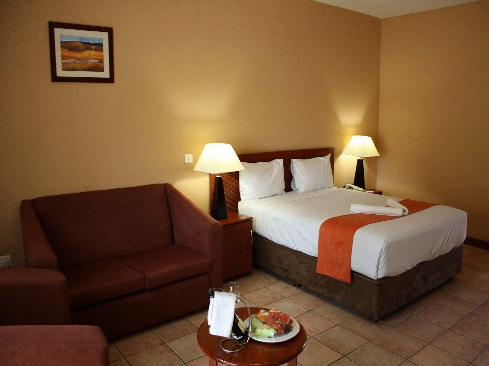 M'Kango Golfview Hotel Lusaka Buitenkant foto