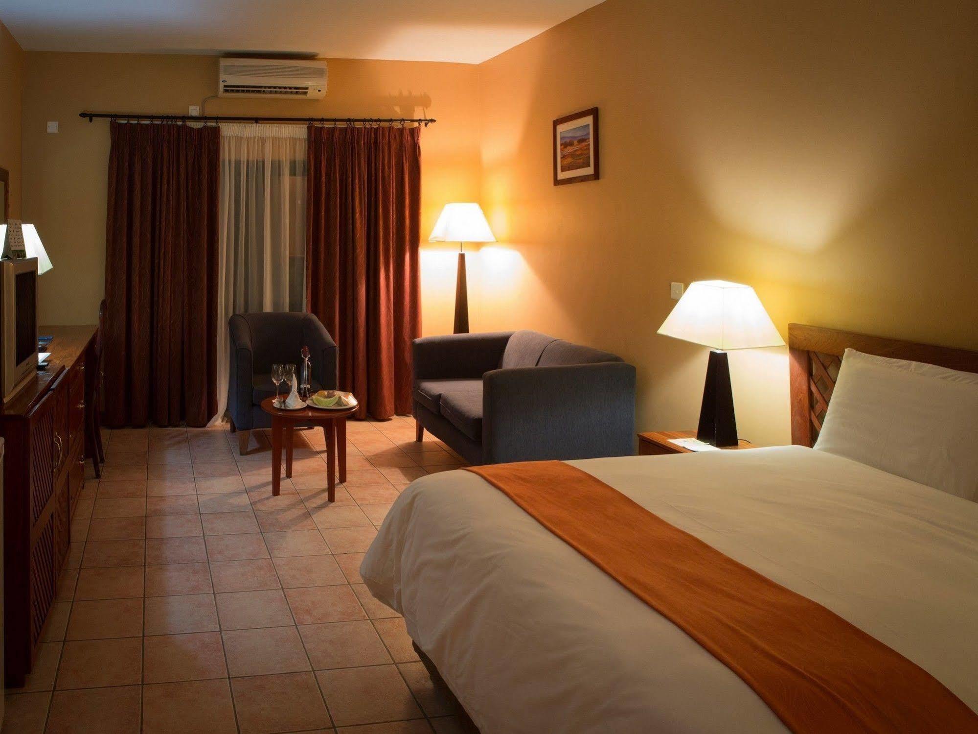 M'Kango Golfview Hotel Lusaka Buitenkant foto