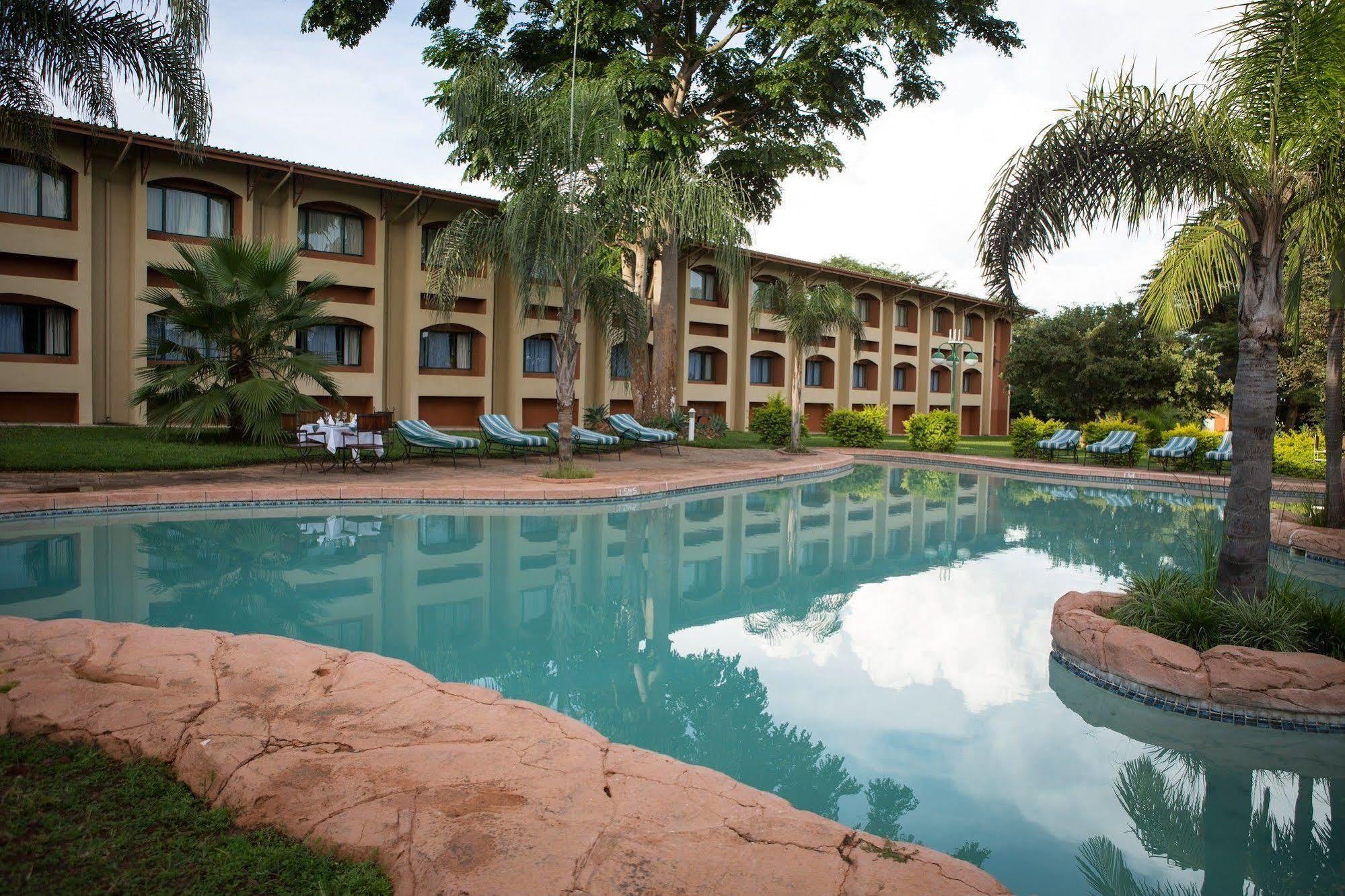 M'Kango Golfview Hotel Lusaka Buitenkant foto